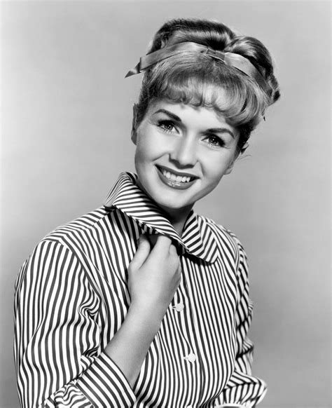 DEBBIE REYNOLDS